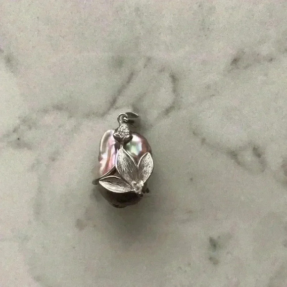 Stunning Baroque Pearl Orchid Pendant - Picture 1 of 9